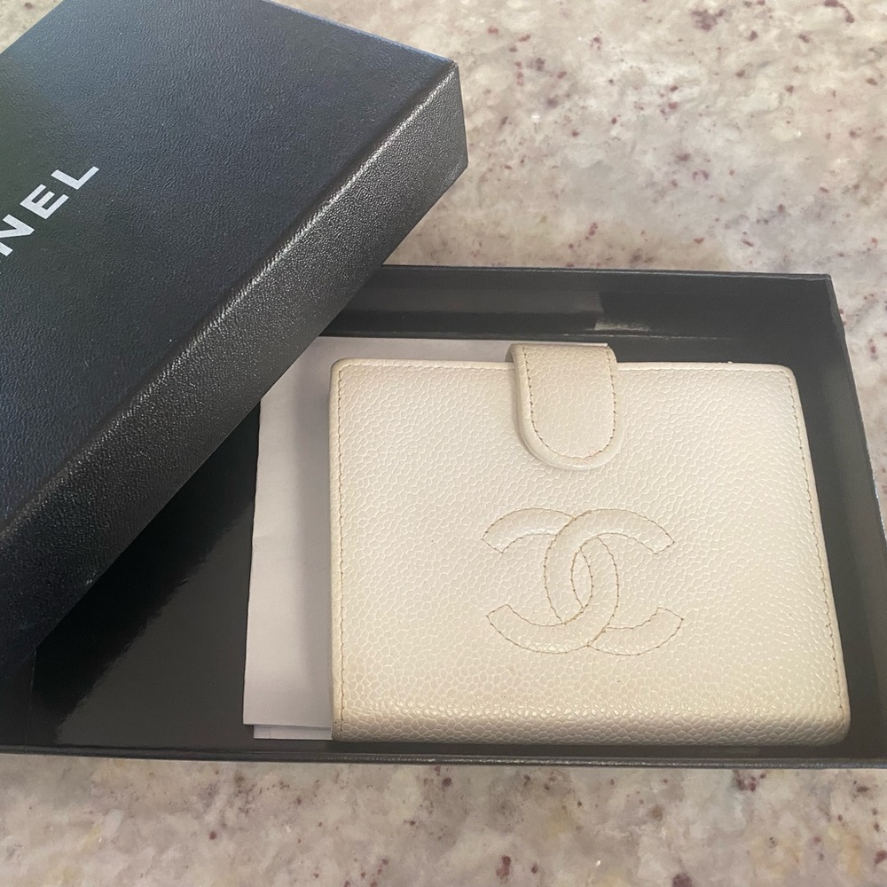 CHANEL wallet vintage white leather